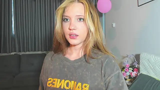 HanahCute online show from March 14, 12:32 am