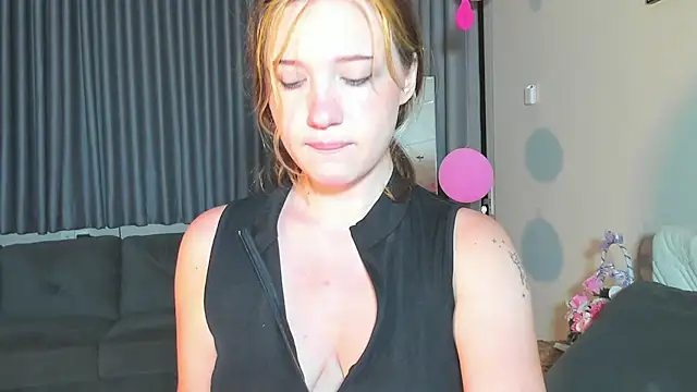 HanahCute online show from March 20, 9:24 pm