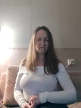 Snapshot of Evelina_cute chatting on February 26, 3:52 pm Evelina cute online show from February 26, 3:52 pm