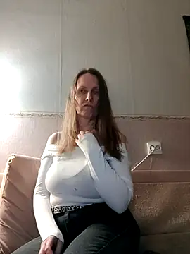 Snapshot of Evelina_cute chatting on February 27, 4:53 pm Evelina cute online show from February 27, 4:53 pm