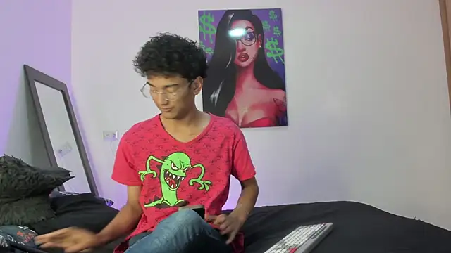 Snapshot of harrytwink18 chatting on January 30, 1:42 pm harrytwink18 online show from January 30, 1:42 pm