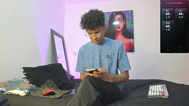 Snapshot of harrytwink18 chatting on March 10, 2:16 pm harrytwink18 online show from March 10, 2:16 pm