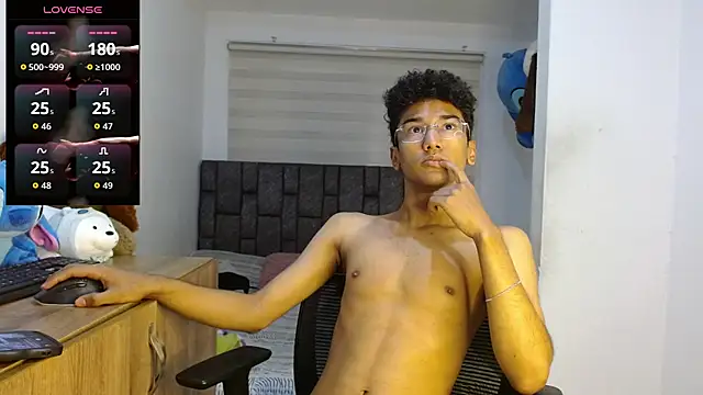 Snapshot of harrytwink18 chatting on September 12, 4:07 pm harrytwink18 online show from September 12, 4:07 pm