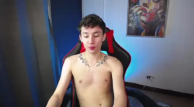 Snapshot of SebasstianGrand chatting on February 8, 2:47 am SebasstianGrand online show from February 8, 2:47 am