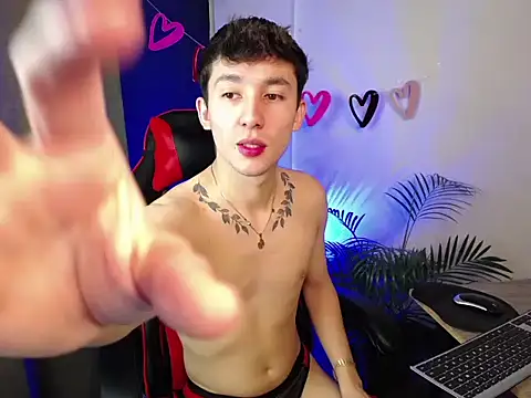 Snapshot of SebasstianGrand chatting on February 16, 9:05 pm SebasstianGrand online show from February 16, 9:05 pm