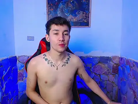 Snapshot of SebasstianGrand chatting on November 18, 8:24 pm SebasstianGrand online show from November 18, 8:24 pm