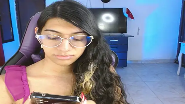 engielphoenis14 online show from December 15, 9:41 pm