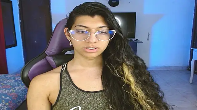 Snapshot of engielphoenis14 chatting on January 17, 5:12 am engielphoenis14 online show from January 17, 5:12 am