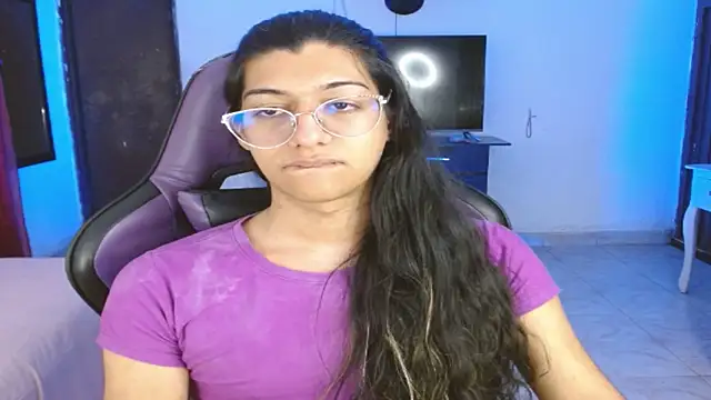 Snapshot of engielphoenis14 chatting on February 12, 6:19 am engielphoenis14 online show from February 12, 6:19 am