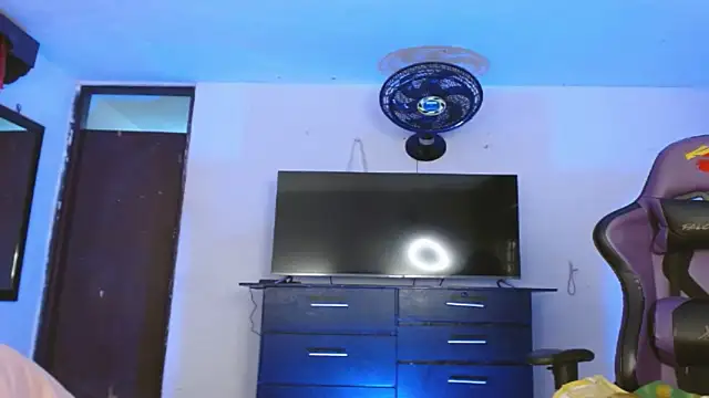 Snapshot of engielphoenis14 chatting on February 14, 7:32 pm engielphoenis14 online show from February 14, 7:32 pm