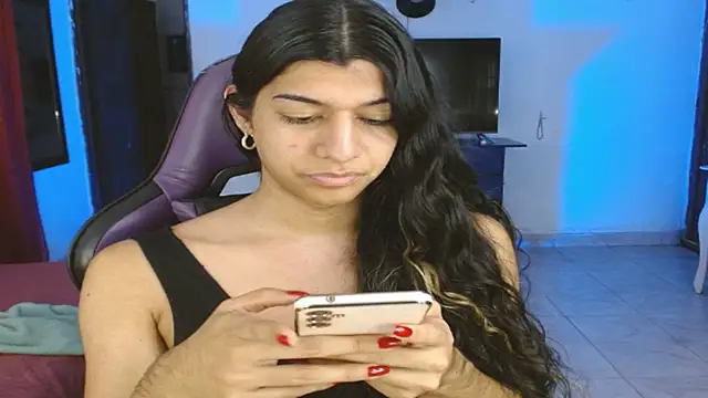 Snapshot of engielphoenis14 chatting on February 25, 10:52 pm engielphoenis14 online show from February 25, 10:52 pm