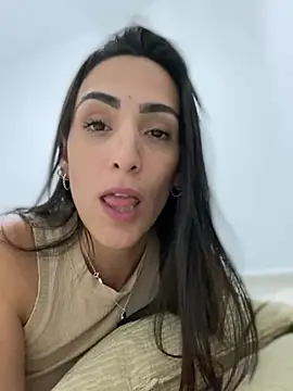 Snapshot of alessandra-a chatting on January 9, 1:29 am alessandra-a online show from January 9, 1:29 am