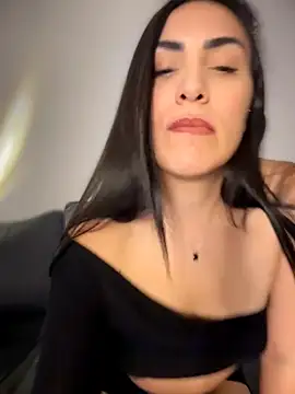 Snapshot of alessandra-a chatting on June 4, 4:07 am alessandra-a online show from June 4, 4:07 am