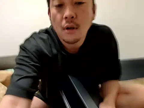 Snapshot of KOUHEY2023 chatting on April 1, 8:28 pm KOUHEY2023 online show from April 1, 8:28 pm