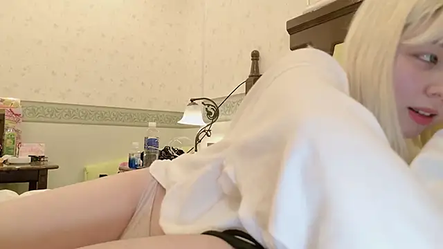 NANAchan R online show from February 18, 4:59 pm