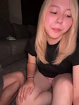 Snapshot of NANAchan_R chatting on July 3, 2:23 pm NANAchan R online show from July 3, 2:23 pm