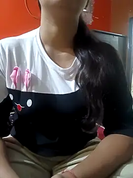 Snapshot of Alina_Khann chatting on November 17, 8:20 am Alina Khann online show from November 17, 8:20 am