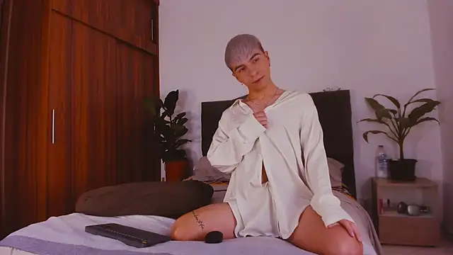 2gays 1Str8 online show from January 31, 7:51 pm