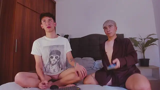 2gays 1Str8 online show from February 22, 8:42 pm