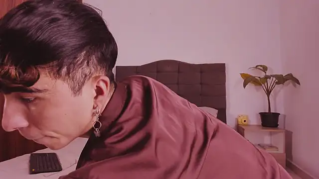 2gays 1Str8 online show from April 21, 7:17 pm