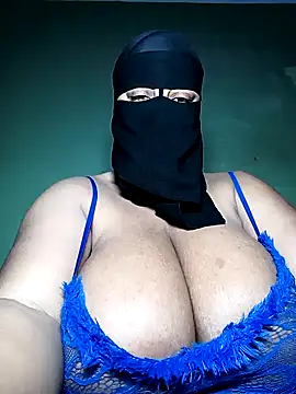 Snapshot of Loly_mor chatting on January 1, 5:11 am Loly mor online show from January 1, 5:11 am