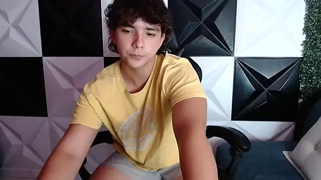 Snapshot of Dani_cumboy chatting on January 5, 4:36 am Dani cumboy online show from January 5, 4:36 am
