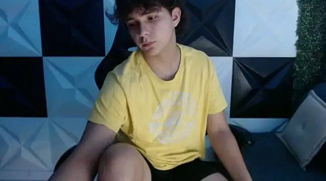Snapshot of Dani_cumboy chatting on January 24, 6:14 am Dani cumboy online show from January 24, 6:14 am