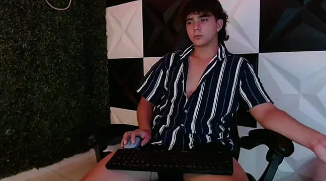 Snapshot of Dani_cumboy chatting on February 14, 5:51 am Dani cumboy online show from February 14, 5:51 am