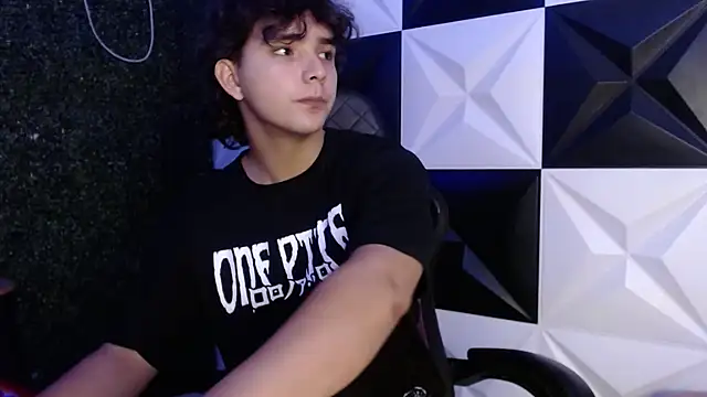 Snapshot of Dani_cumboy chatting on March 7, 5:40 am Dani cumboy online show from March 7, 5:40 am