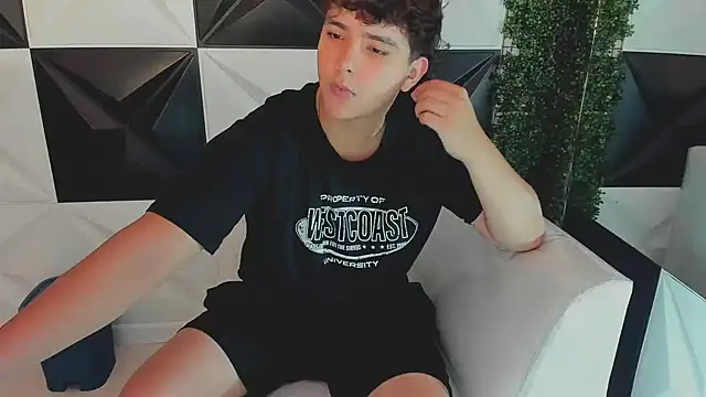 Snapshot of Dani_cumboy chatting on October 11, 1:42 pm Dani cumboy online show from October 11, 1:42 pm