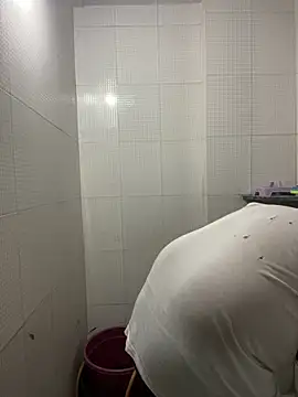 Snapshot of dick69lil chatting on April 11, 2:27 am dick69lil online show from April 11, 2:27 am