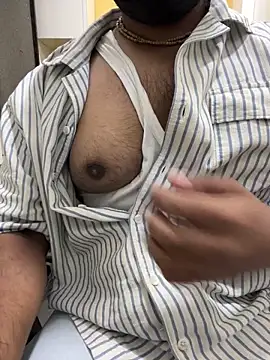 Snapshot of dick69lil chatting on May 11, 7:36 am dick69lil online show from May 11, 7:36 am