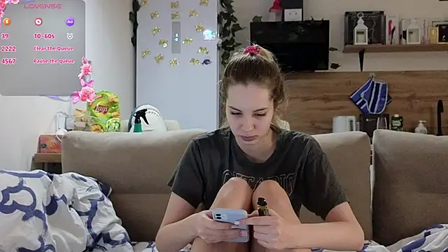 Girl alone home online show from March 9, 3:16 pm