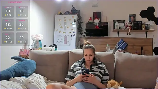 Girl alone home online show from January 14, 4:12 pm