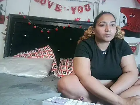 MrAndMrsCrook online show from February 22, 5:44 am