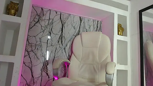 Snapshot of EvilAnnie_ chatting on January 17, 10:01 pm EvilAnnie online show from January 17, 10:01 pm