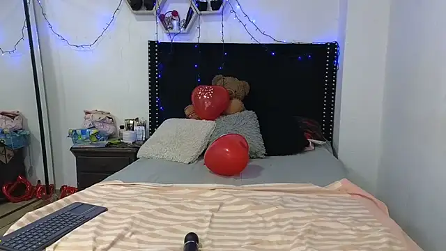 Snapshot of charlotte_077 chatting on September 24, 3:10 am charlotte 077 online show from September 24, 3:10 am