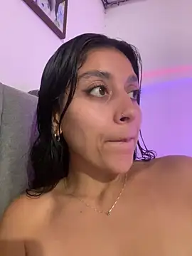 Snapshot of BrittanyDiaz chatting on April 22, 7:59 pm BrittanyDiaz online show from April 22, 7:59 pm
