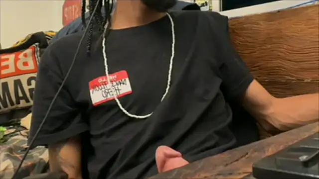 Snapshot of hotcamboy420 chatting on January 18, 4:15 am hotcamboy420 online show from January 18, 4:15 am