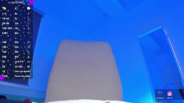 laura-hills18 online show from March 21, 9:18 pm