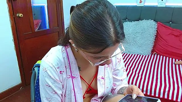 karlamorris  online show from January 30, 4:34 pm