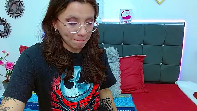 karlamorris  online show from February 3, 4:20 pm