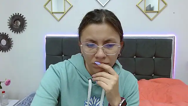 karlamorris  online show from March 12, 2:12 pm