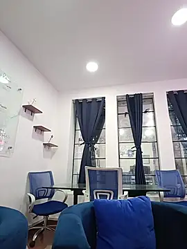 karlamorris  online show from November 15, 4:47 pm