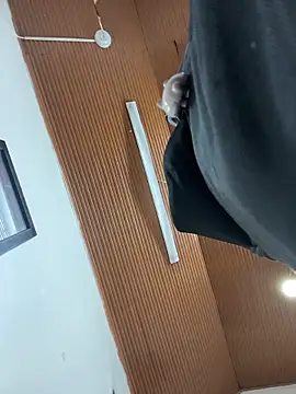 karlamorris  online show from January 31, 7:11 pm