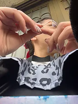 karlamorris  online show from February 19, 1:18 pm