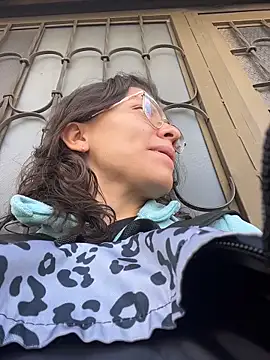 karlamorris  online show from March 26, 1:06 pm