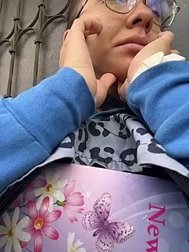 karlamorris  online show from April 13, 1:05 pm