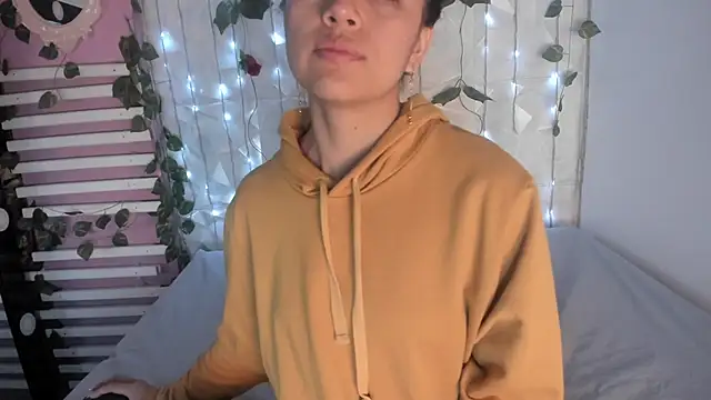 Snapshot of Sophy_SmileSweet chatting on January 4, 11:43 am Sophy SmileSweet online show from January 4, 11:43 am