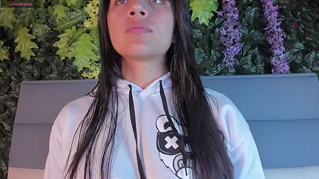 Snapshot of Sophy_SmileSweet chatting on January 8, 11:43 am Sophy SmileSweet online show from January 8, 11:43 am